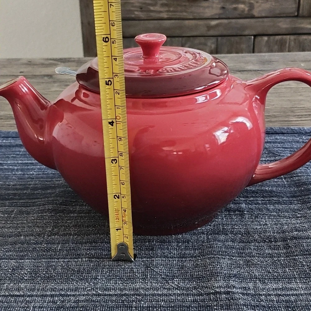 LE CREUSET TEAPOT WITH CUPS AND SAUCER SET
